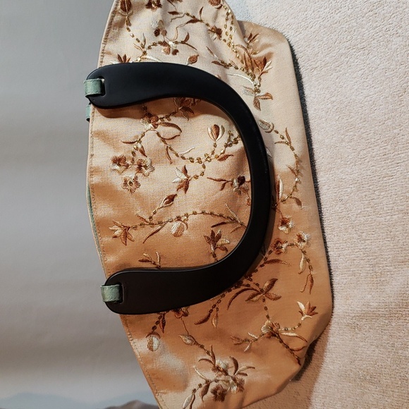 ** 3/$25 **Embroidered Beaded Handbag with Faux Wood Handles Very Nice Condition - Picture 7 of 13